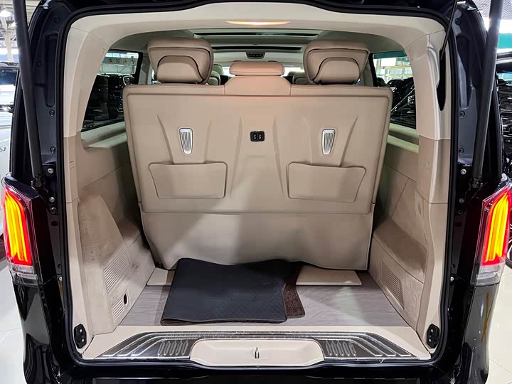 Mercedes-Benz V-Class 2024 2024款 V 300 L 长轴距豪华版