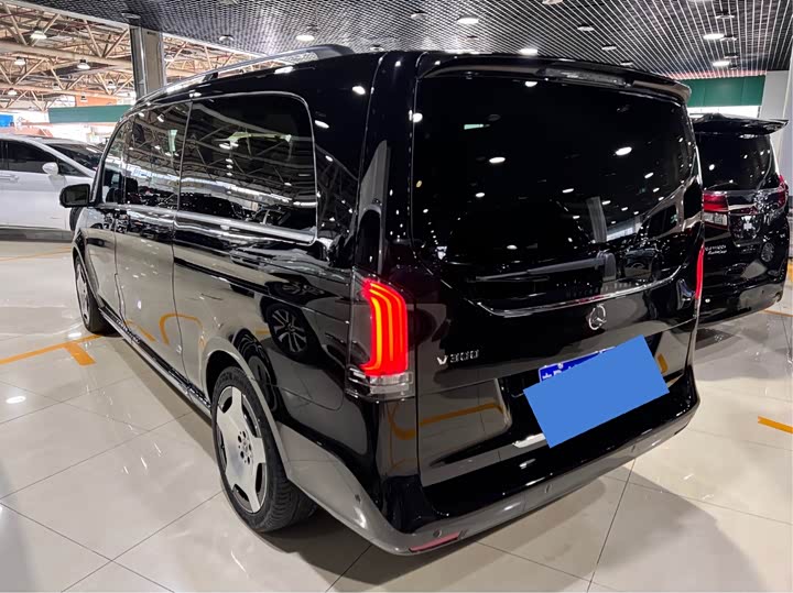 Mercedes-Benz V-Class 2024 2024款 V 300 L 长轴距豪华版
