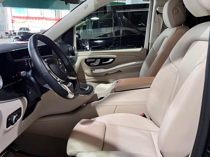 Mercedes-Benz V-Class 2024 2024款 V 300 L 长轴距豪华版