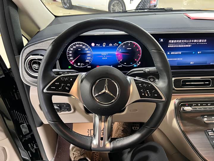Mercedes-Benz V-Class 2024 2024款 V 300 L 长轴距豪华版