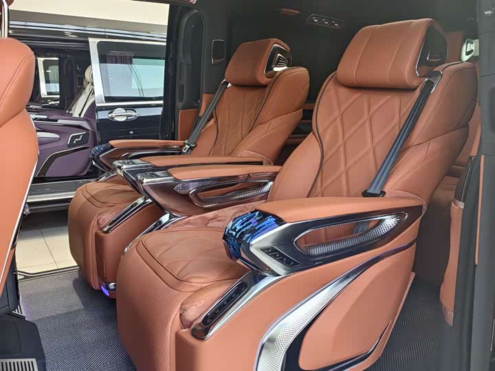 Mercedes-Benz V-Class 2024 2024款 V 300 L 长轴距豪华版