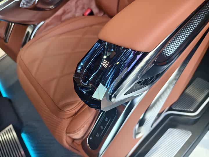 Mercedes-Benz V-Class 2024 2024款 V 300 L 长轴距豪华版