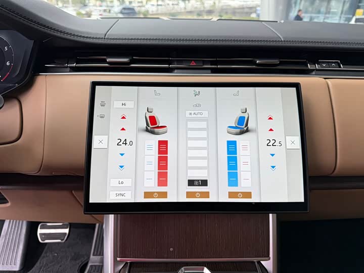 Land Rover Range Rover 2025 2025款 3.0 L6 400PS 盛世加长版