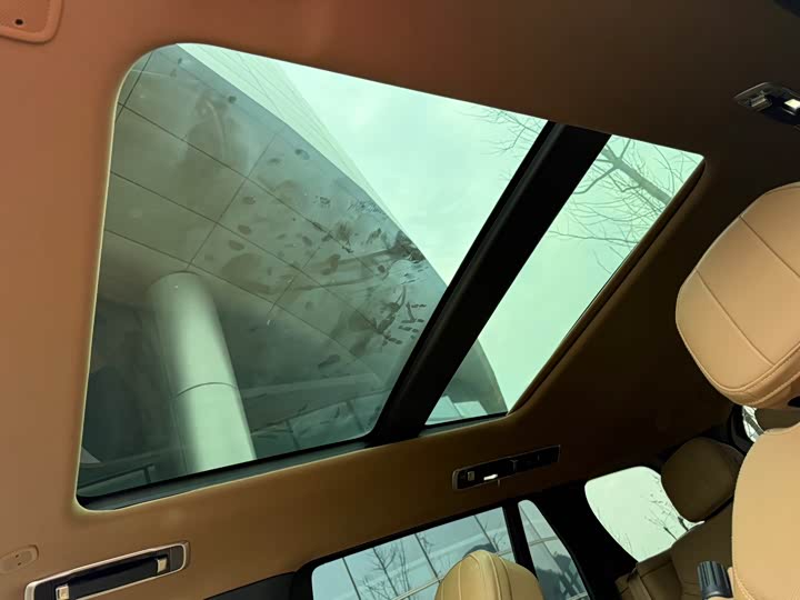 Land Rover Range Rover 2025 2025款 3.0 L6 400PS 盛世加长版