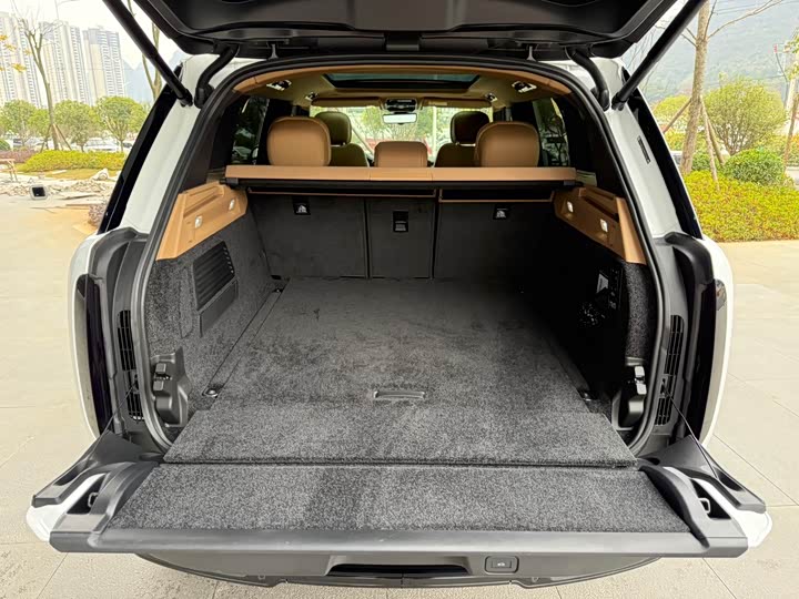 Land Rover Range Rover 2025 2025款 3.0 L6 400PS 盛世加长版