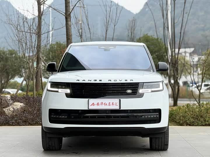 Land Rover Range Rover 2025 2025款 3.0 L6 400PS 盛世加长版