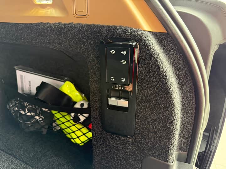 Land Rover Range Rover 2025 2025款 3.0 L6 400PS 盛世加长版