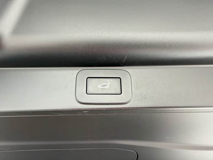 Land Rover Range Rover 2025 2025款 3.0 L6 400PS 盛世加长版