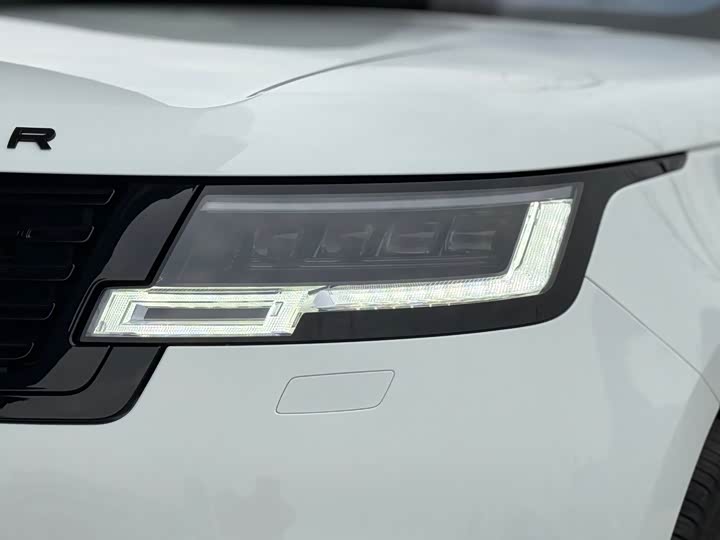 Land Rover Range Rover 2025 2025款 3.0 L6 400PS 盛世加长版
