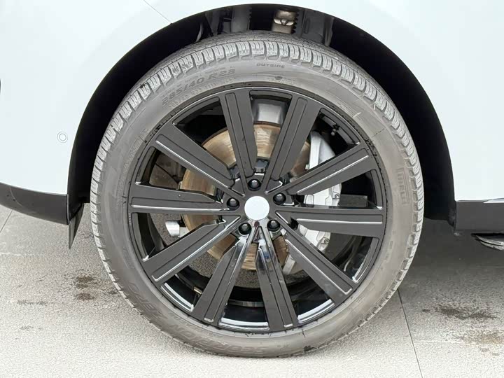 Land Rover Range Rover 2025 2025款 3.0 L6 400PS 盛世加长版