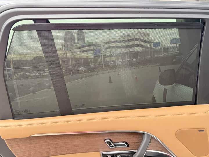 Land Rover Range Rover 2025 2025款 3.0 L6 400PS 盛世加长版