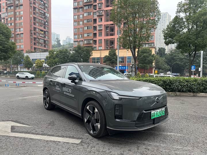 2026 Volvo XC70 Hybrid