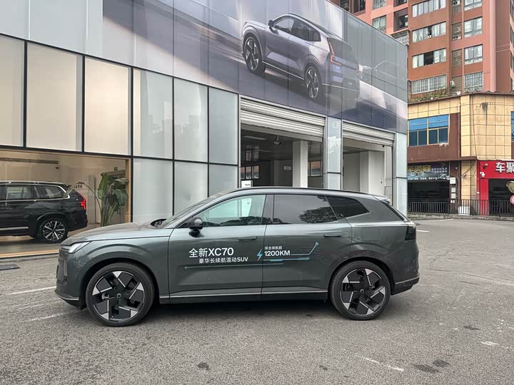 2026 Volvo XC70 Hybrid
