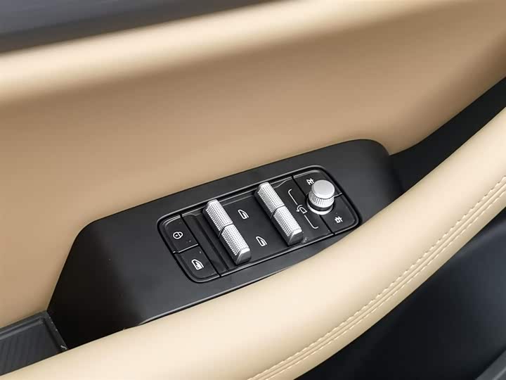 Geely Galaxy A7 2025 2025款 EM-i 70km 豪享版