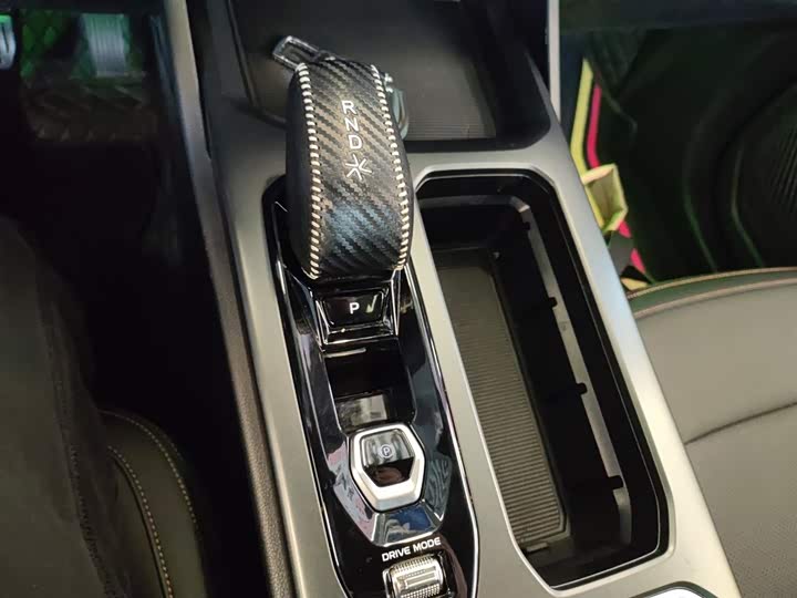 Geely Okavango L 2024 2024款 2.0T DCT尊贵型