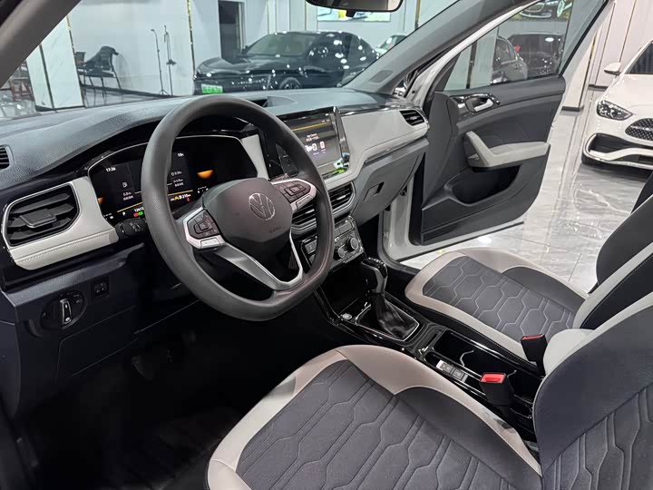 Volkswagen Tharu 2025 2025款 新锐 300TSI 锐意版