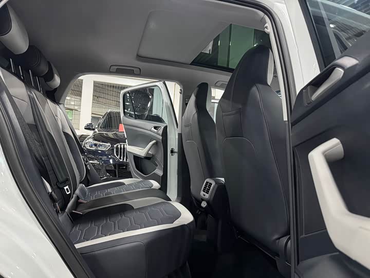 Volkswagen Tharu 2025 2025款 新锐 300TSI 锐意版