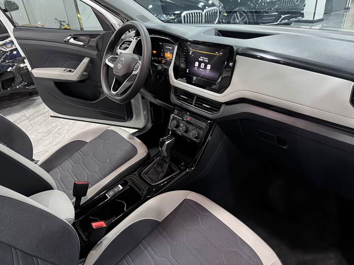 Volkswagen Tharu 2025 2025款 新锐 300TSI 锐意版