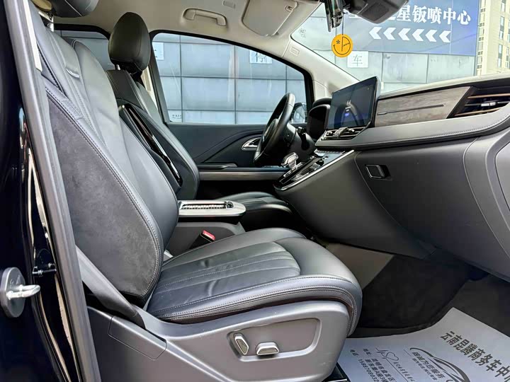 Hongqi HQ9 2023 2023款 2.0T 智联旗韵版