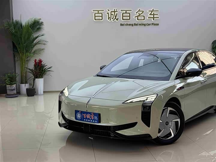 2025 Hongqi EH7