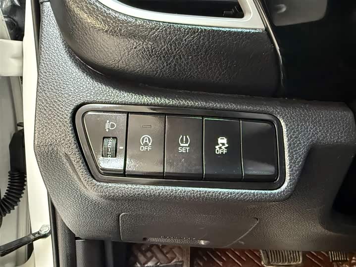 Kia KX3 2021 2021款 1.5L CVT潮流版