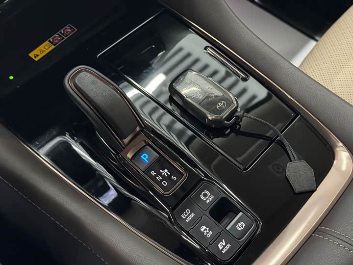 Toyota Vellfire 2024 2024款 皇冠 双擎 2.5L 至尊行政版