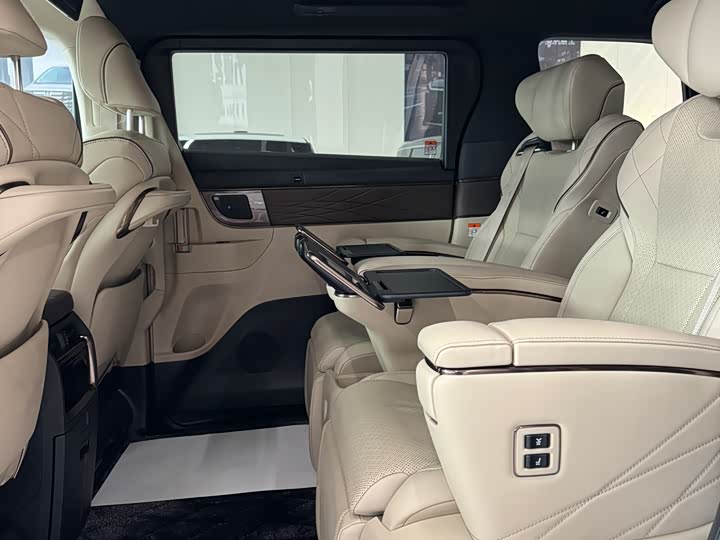 Toyota Vellfire 2024 2024款 皇冠 双擎 2.5L 至尊行政版