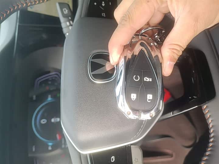 Changan X7 Plus 2024 2024款 1.5T 自动尊崇型 7座