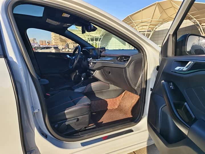 Ford Focus 2022 2022款 三厢 EcoBoost 180 自动S版