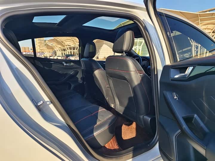 Ford Focus 2022 2022款 三厢 EcoBoost 180 自动S版