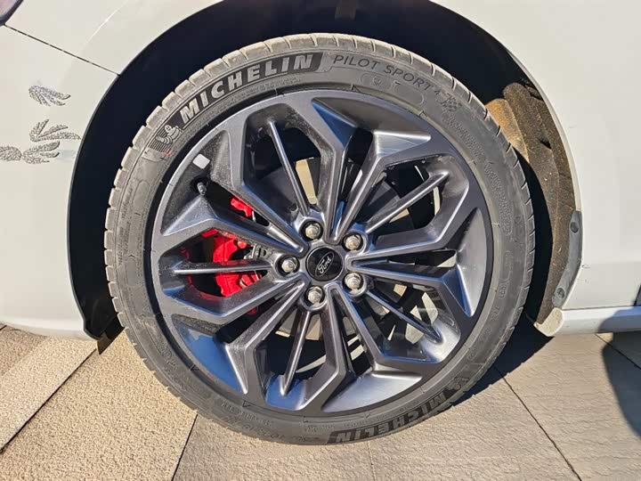 Ford Focus 2022 2022款 三厢 EcoBoost 180 自动S版