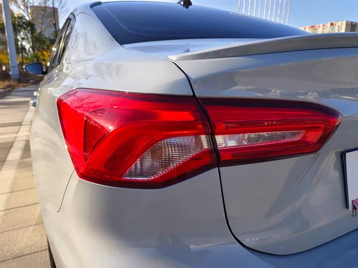 Ford Focus 2022 2022款 三厢 EcoBoost 180 自动S版