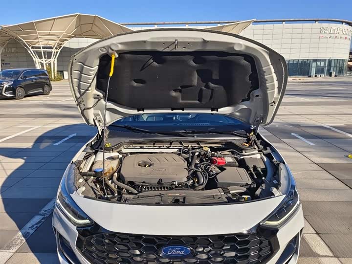 Ford Focus 2022 2022款 三厢 EcoBoost 180 自动S版