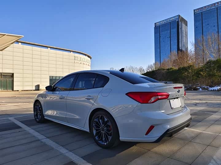 Ford Focus 2022 2022款 三厢 EcoBoost 180 自动S版
