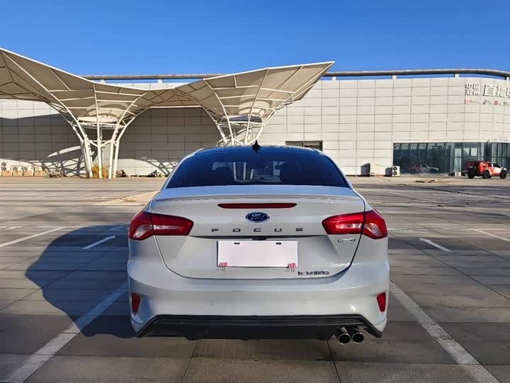 Ford Focus 2022 2022款 三厢 EcoBoost 180 自动S版