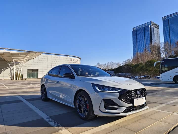 Ford Focus 2022 2022款 三厢 EcoBoost 180 自动S版