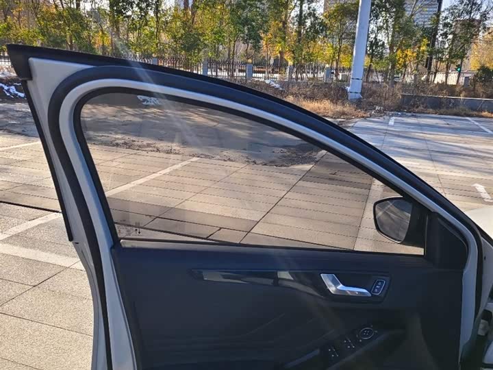 Ford Focus 2022 2022款 三厢 EcoBoost 180 自动S版