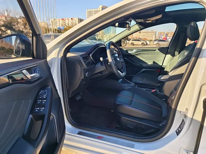 Ford Focus 2022 2022款 三厢 EcoBoost 180 自动S版