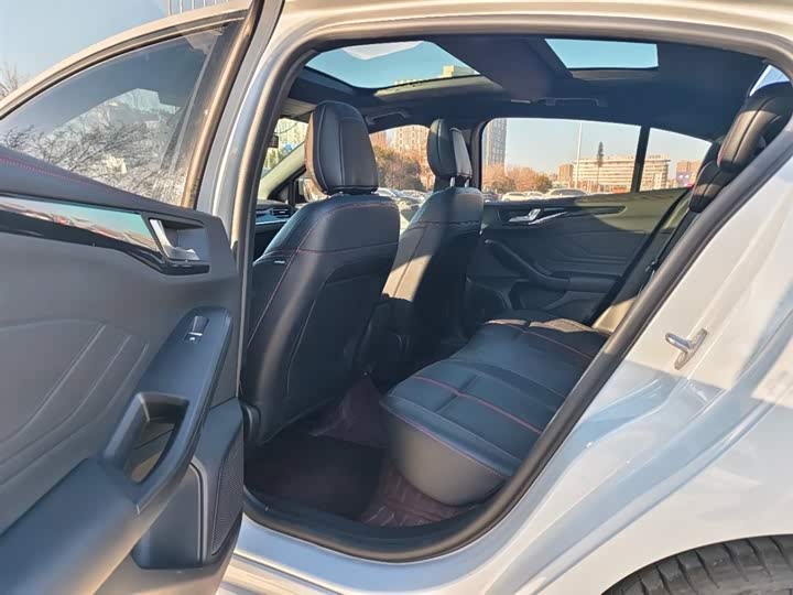 Ford Focus 2022 2022款 三厢 EcoBoost 180 自动S版