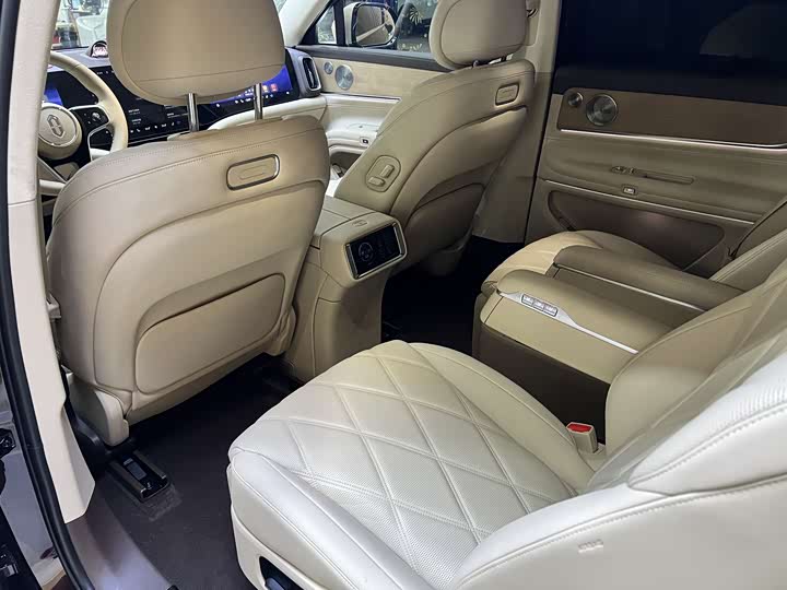 Aito M9 2025 2025款 增程 Ultra版 52kWh 6座版