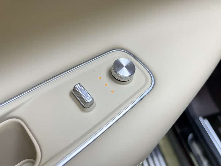 Aito M9 2025 2025款 增程 Ultra版 52kWh 6座版