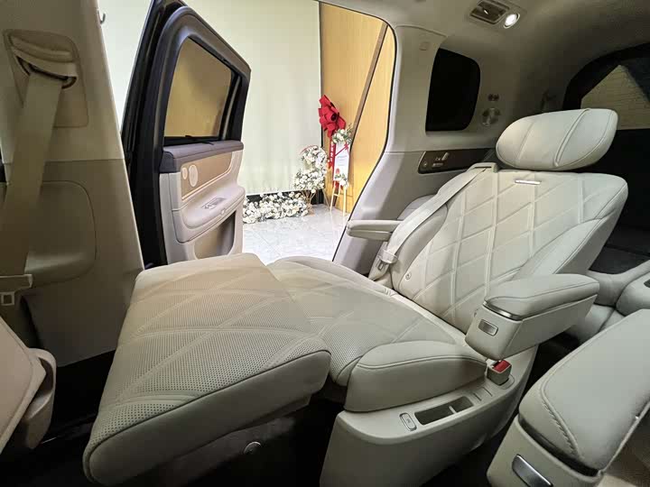 Aito M9 2025 2025款 增程 Ultra版 52kWh 6座版