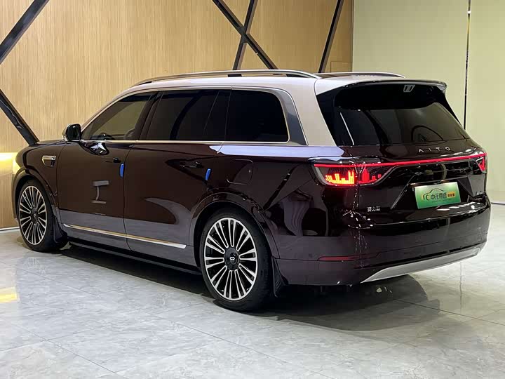 Aito M9 2025 2025款 增程 Ultra版 52kWh 6座版