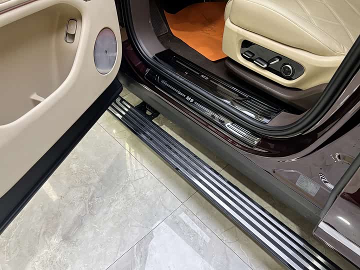 Aito M9 2025 2025款 增程 Ultra版 52kWh 6座版