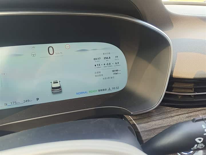 Roewe iMax 8 EV 2025 2025款 1.5T DMH 陆尊奢享版