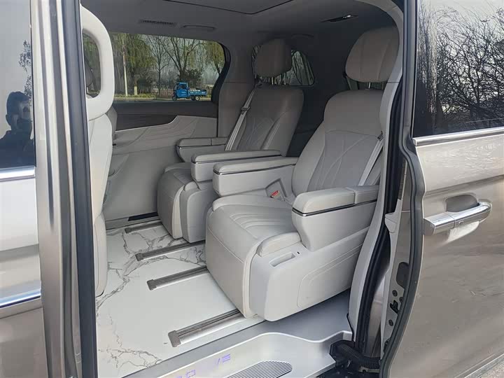 Roewe iMax 8 EV 2025 2025款 1.5T DMH 陆尊奢享版