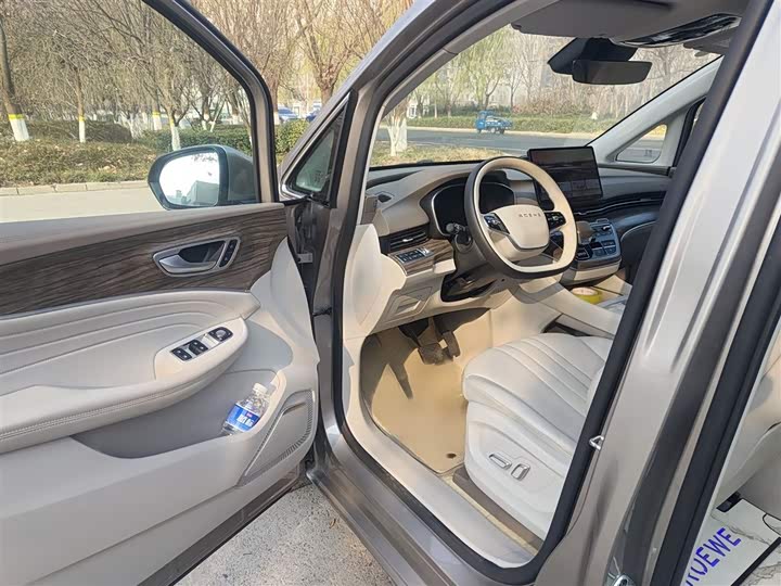 Roewe iMax 8 EV 2025 2025款 1.5T DMH 陆尊奢享版