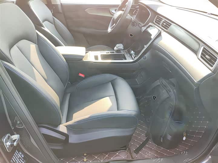 Roewe RX5 2025 2025款 PLUS 330TGI 自动领潮智惠版