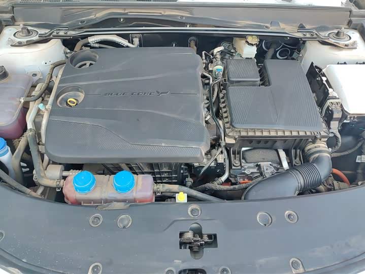 Changan UNI-V Hybrid 2024 2024款 蓝鲸智电iDD 136km 智尊型