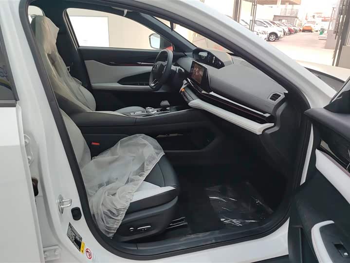 Changan UNI-V Hybrid 2024 2024款 蓝鲸智电iDD 136km 智尊型